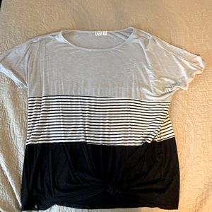 Maurices 24/7 short sleeve front knot top